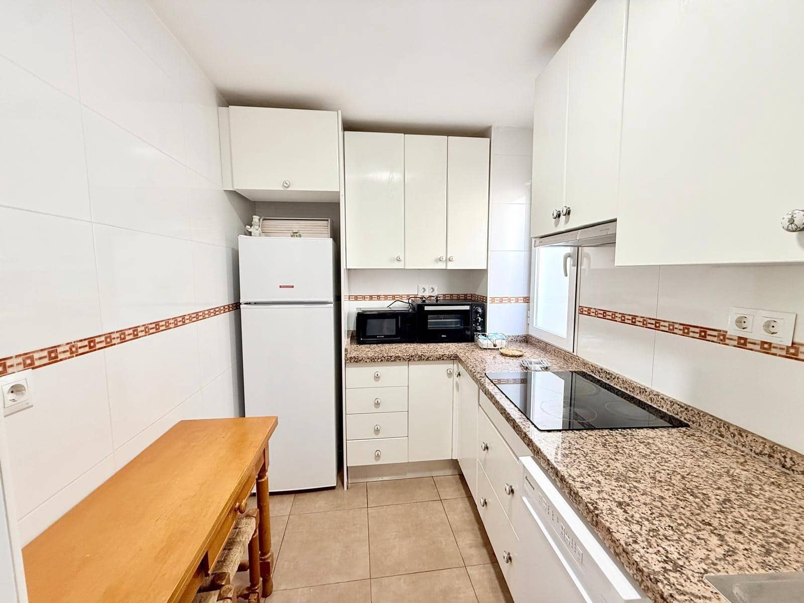 3 bedroom Flat for rent in Almeria city - € 800 (Ref: 9829343)