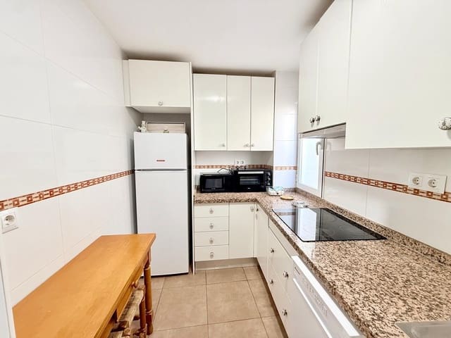 3 slaapkamer Flat te huur in Centro, Almería stad - € 800 (Ref: 9829343)
