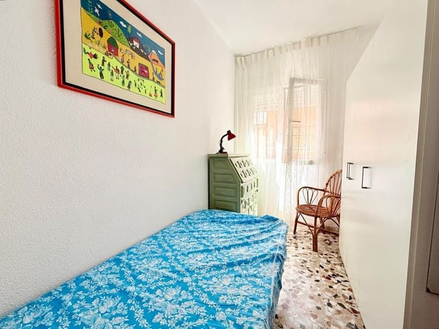3 slaapkamer Flat te huur in Centro, Almería stad - € 800 (Ref: 9829343)