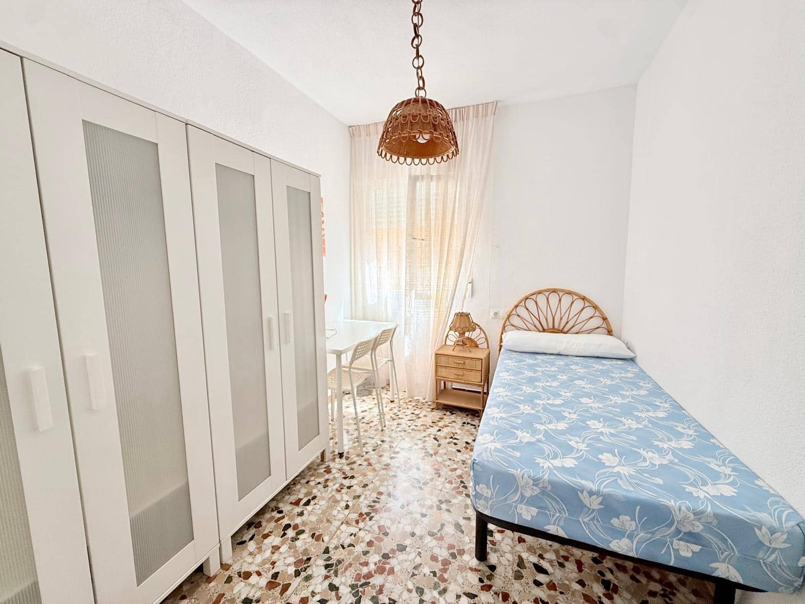 3 bedroom Flat for rent in Almeria city - € 800 (Ref: 9829343)