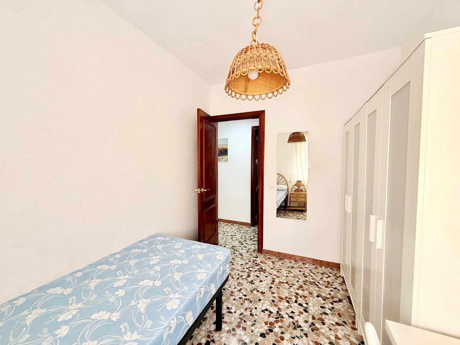 3 bedroom Flat for rent in Almeria city - € 800 (Ref: 9829343)