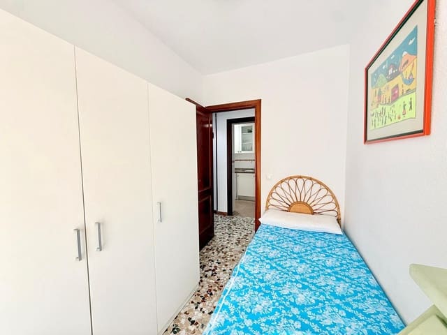 3 slaapkamer Flat te huur in Centro, Almería stad - € 800 (Ref: 9829343)
