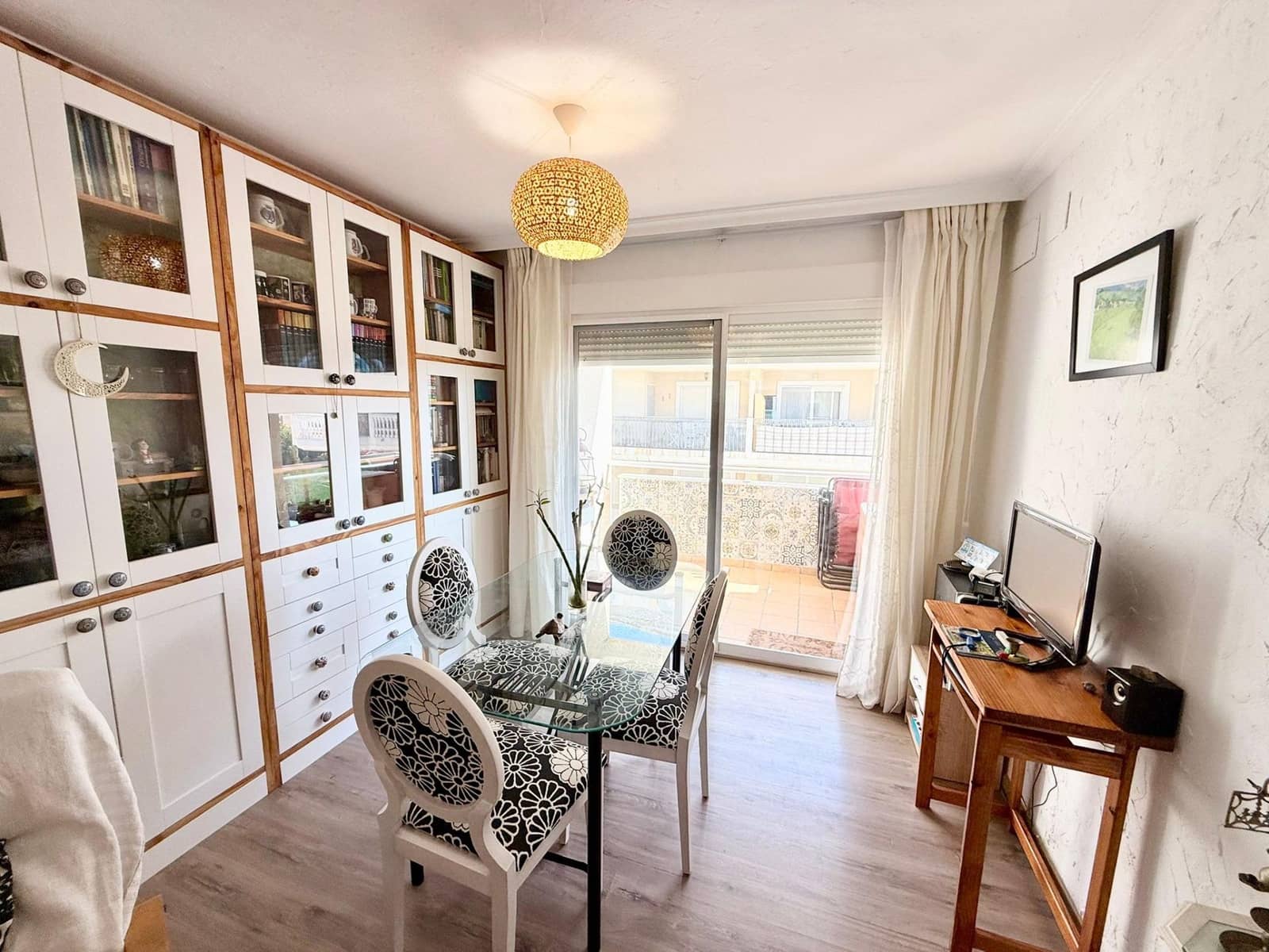 2 bedroom Flat for sale in Roquetas de Mar with pool - € 215,000 (Ref: 9836475)