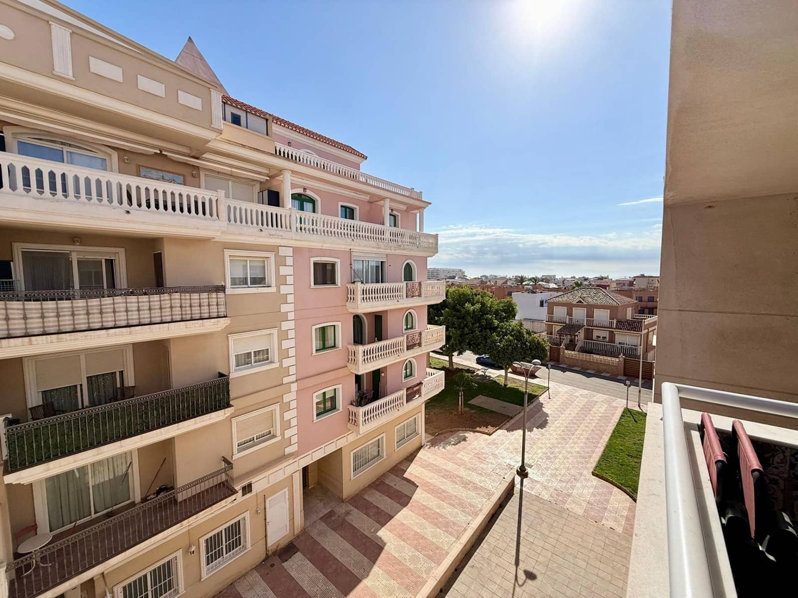 2 bedroom Flat for sale in Roquetas de Mar with pool - € 215,000 (Ref: 9836475)