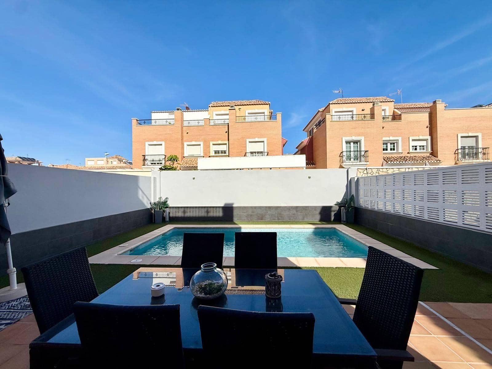 4 quarto Moradia Geminada para venda em Almeria cidade com piscina garagem - 850 000 € (Ref: 9836476)