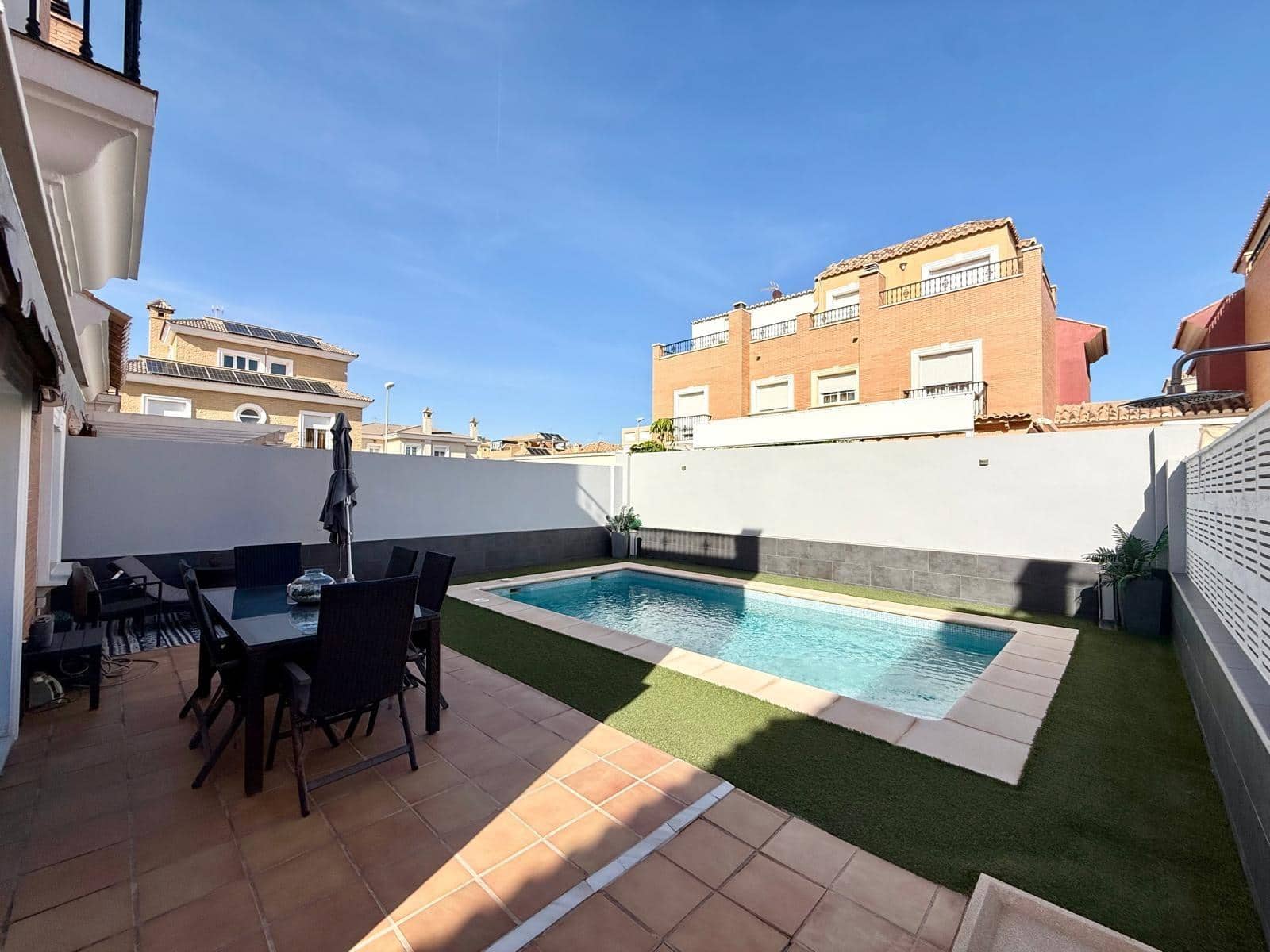 4 quarto Moradia Geminada para venda em Almeria cidade com piscina garagem - 850 000 € (Ref: 9836476)