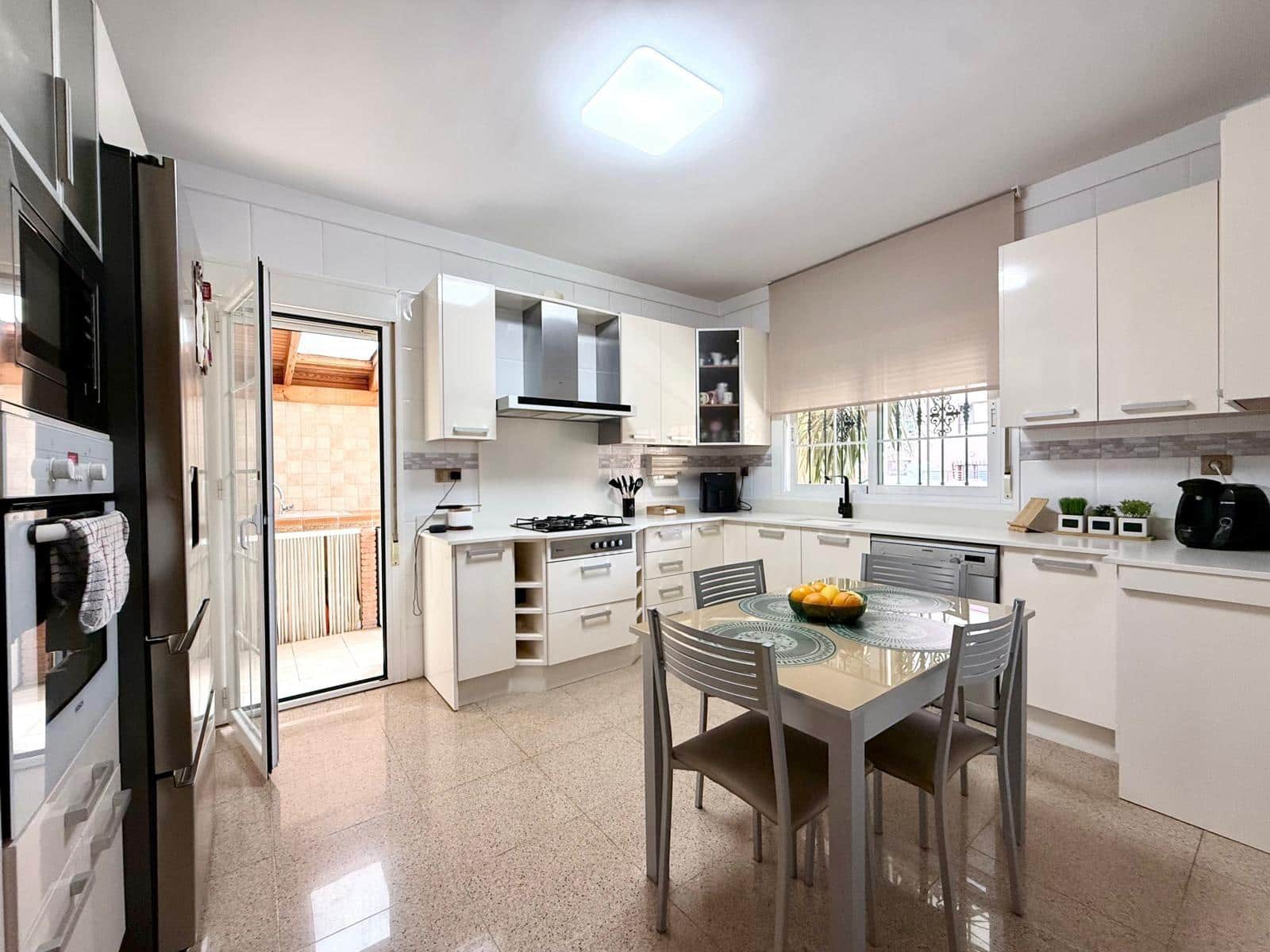 4 quarto Moradia Geminada para venda em Almeria cidade com piscina garagem - 850 000 € (Ref: 9836476)