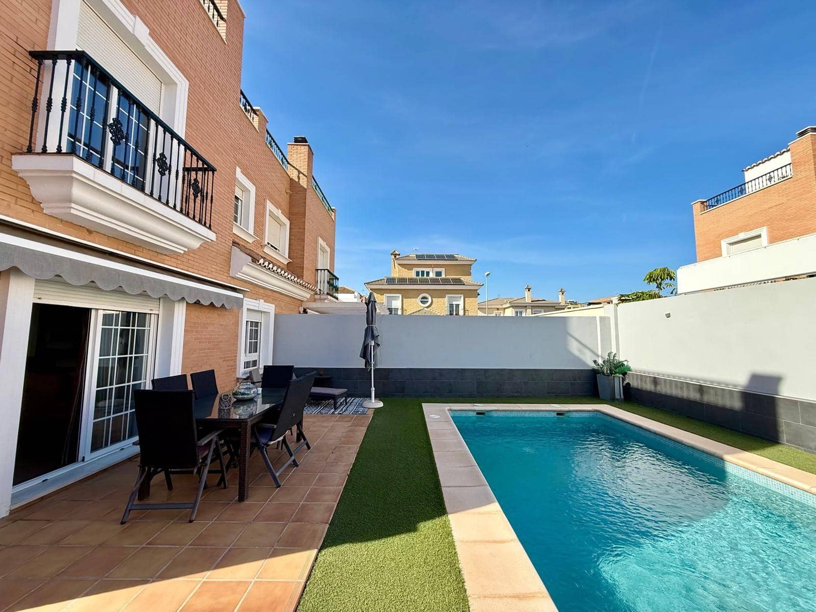 4 quarto Moradia Geminada para venda em Almeria cidade com piscina garagem - 850 000 € (Ref: 9836476)
