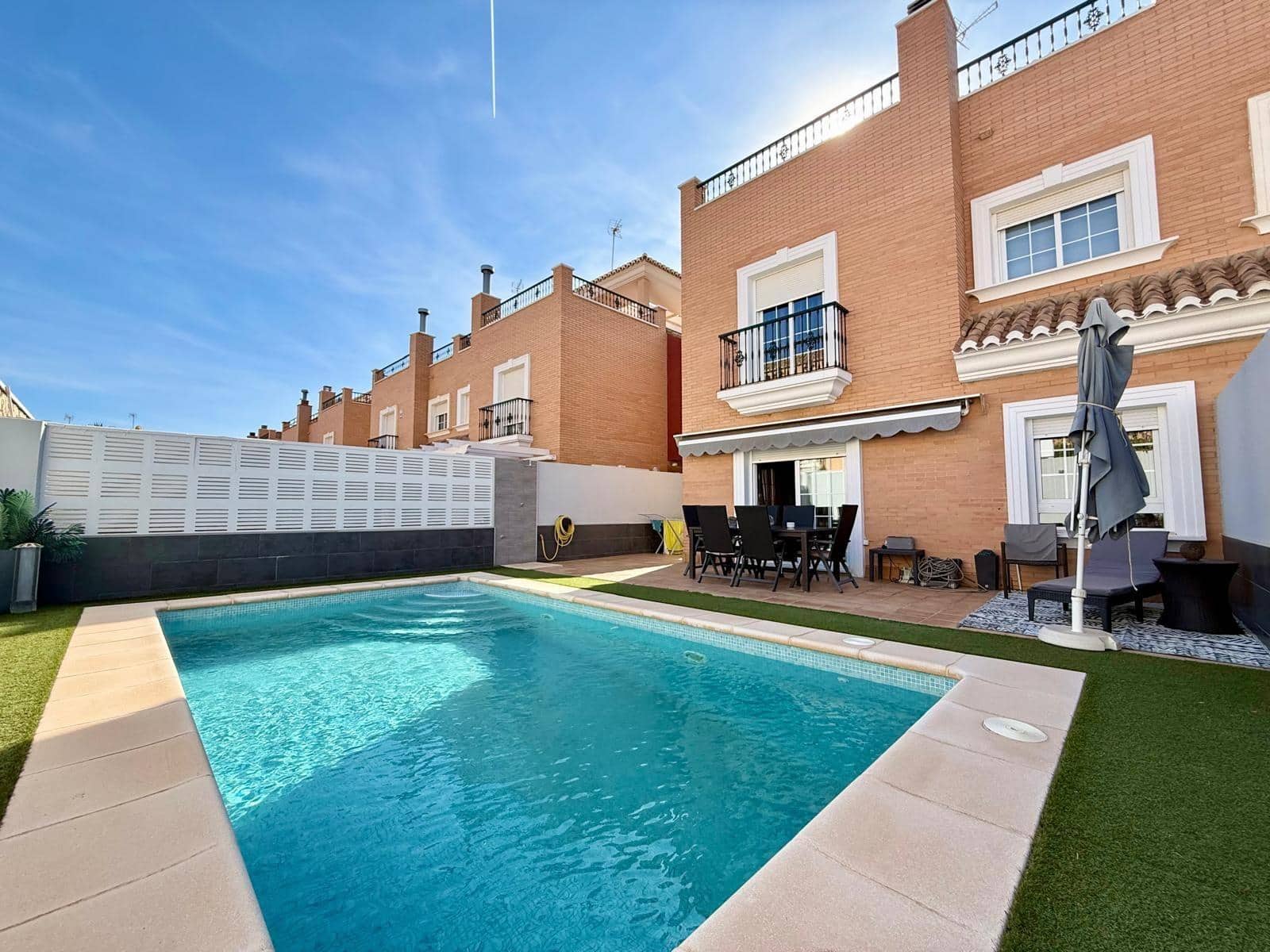 4 quarto Moradia Geminada para venda em Almeria cidade com piscina garagem - 850 000 € (Ref: 9836476)