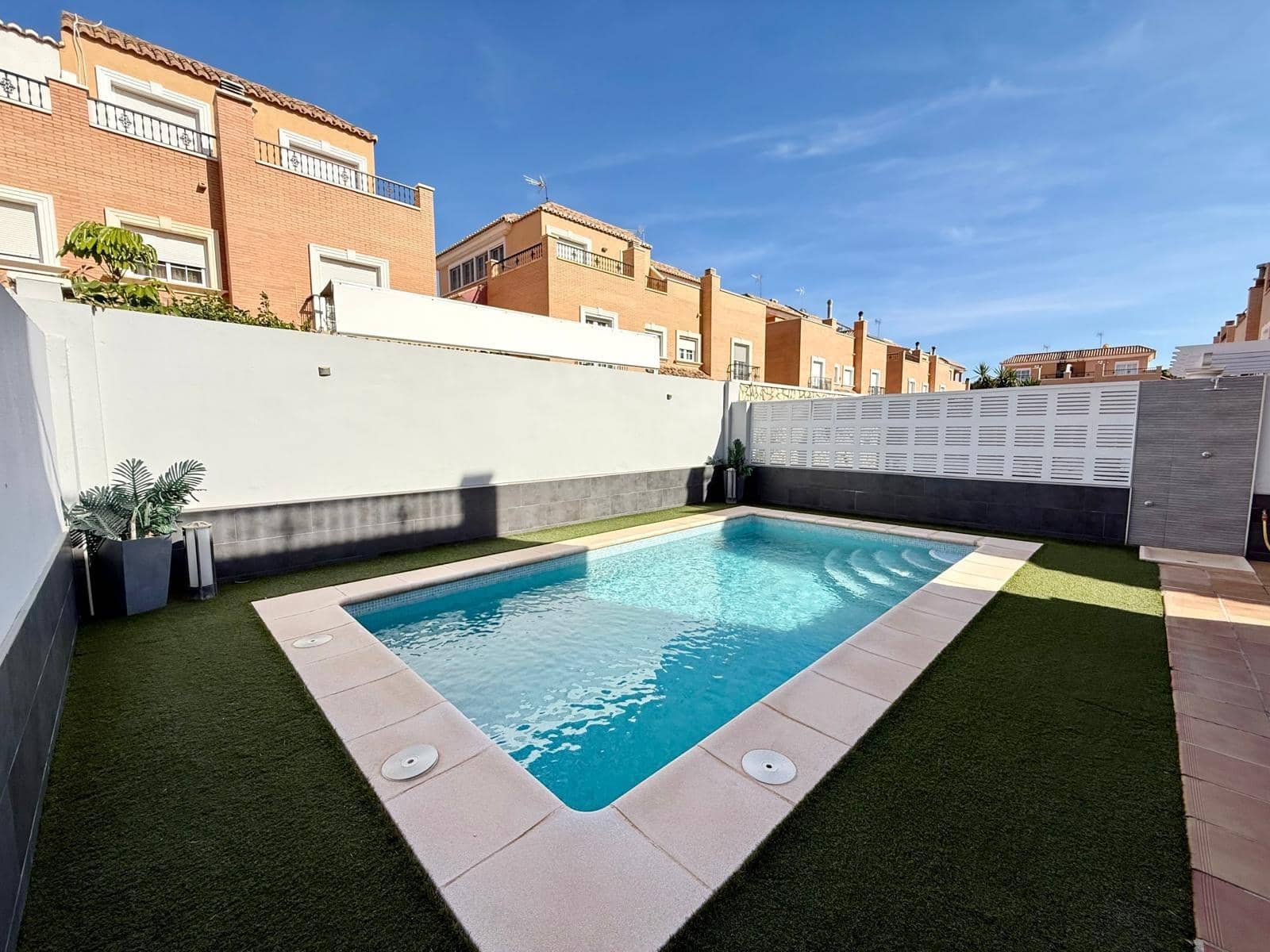 4 quarto Moradia Geminada para venda em Almeria cidade com piscina garagem - 850 000 € (Ref: 9836476)