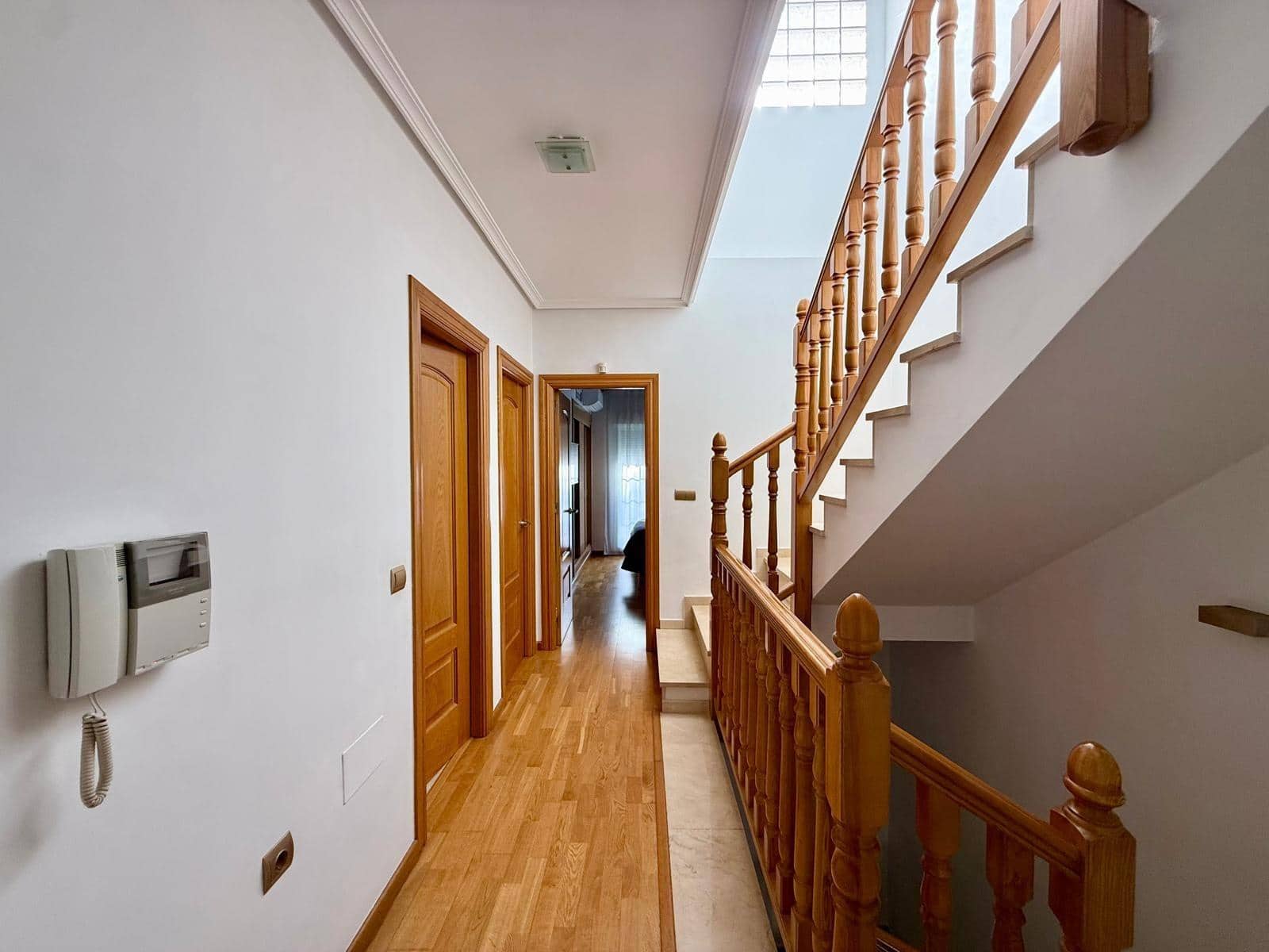 4 quarto Moradia Geminada para venda em Almeria cidade com piscina garagem - 850 000 € (Ref: 9836476)
