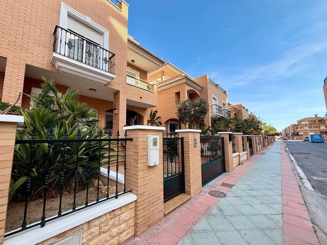 4 quarto Moradia Geminada para venda em Almeria cidade com piscina garagem - 850 000 € (Ref: 9836476)