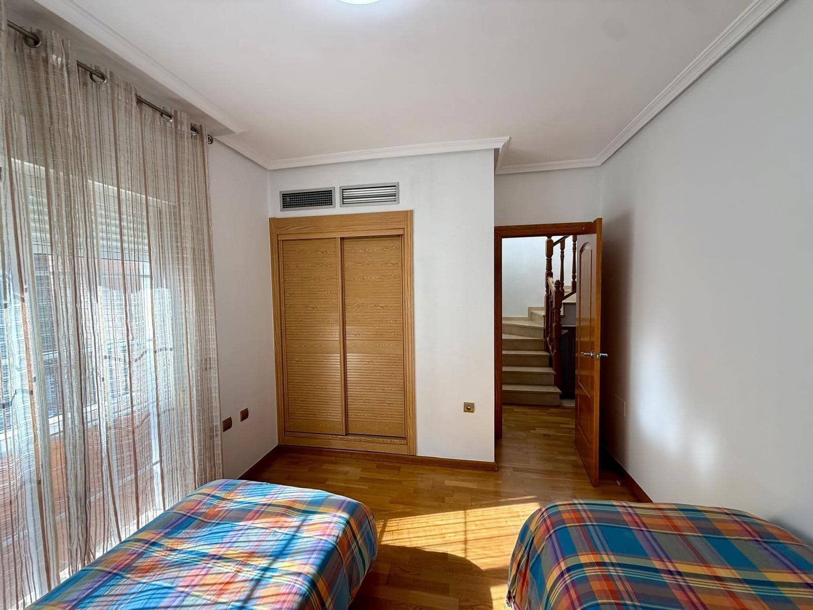 4 quarto Moradia Geminada para venda em Almeria cidade com piscina garagem - 850 000 € (Ref: 9836476)