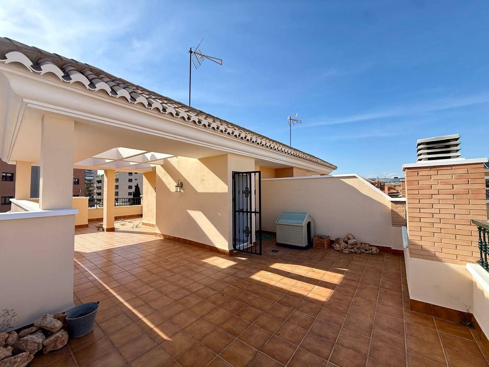 4 quarto Moradia Geminada para venda em Almeria cidade com piscina garagem - 850 000 € (Ref: 9836476)