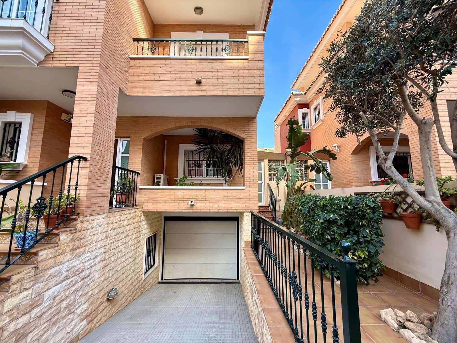 4 quarto Moradia Geminada para venda em Almeria cidade com piscina garagem - 850 000 € (Ref: 9836476)