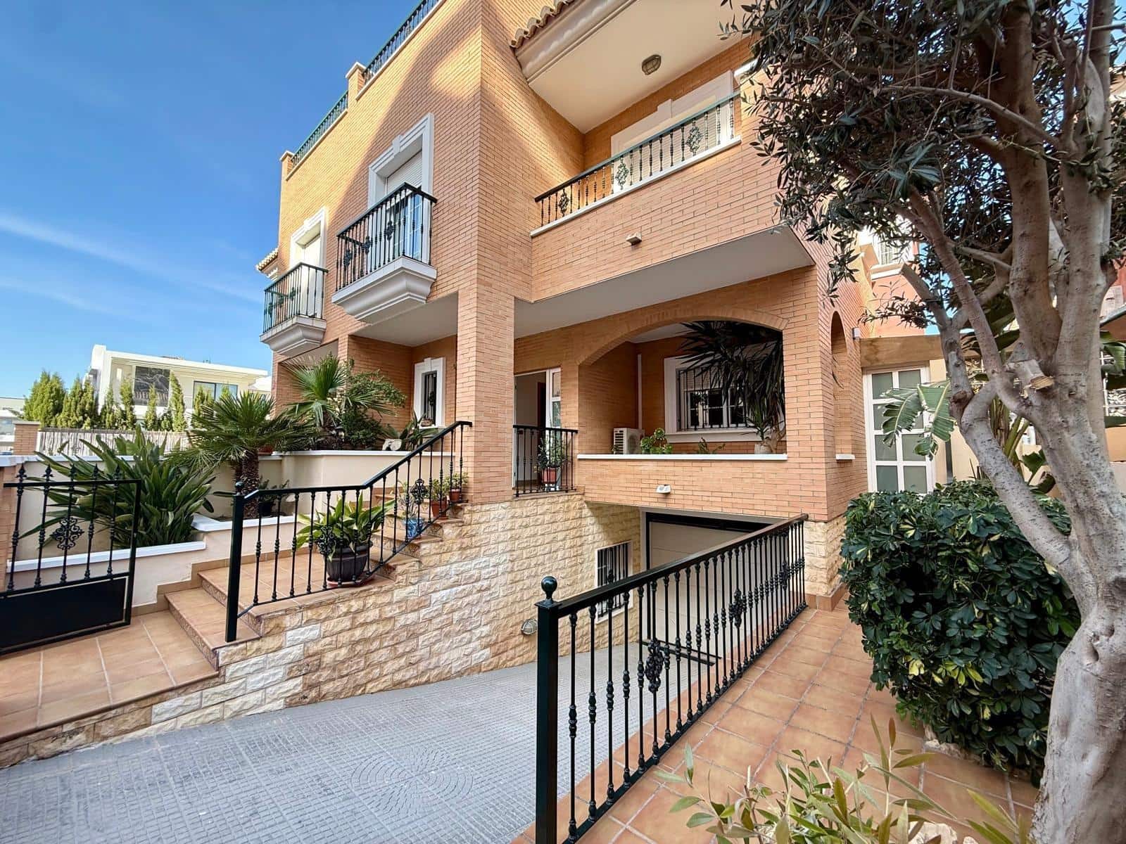 4 quarto Moradia Geminada para venda em Almeria cidade com piscina garagem - 850 000 € (Ref: 9836476)