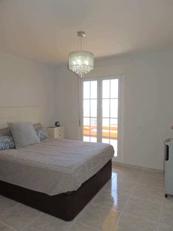 2 bedroom Flat for sale in Aguadulce (Almeria) with pool - € 189,000 (Ref: 9843665)