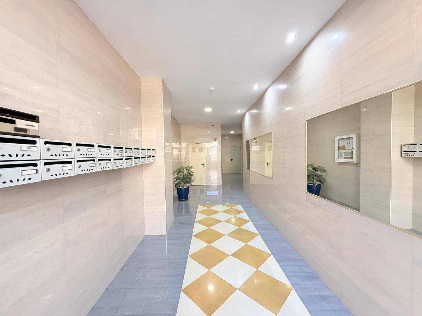 4 soveværelse Penthouse til salg i Roquetas de Mar med garage - € 255.000 (Ref: 9851898)