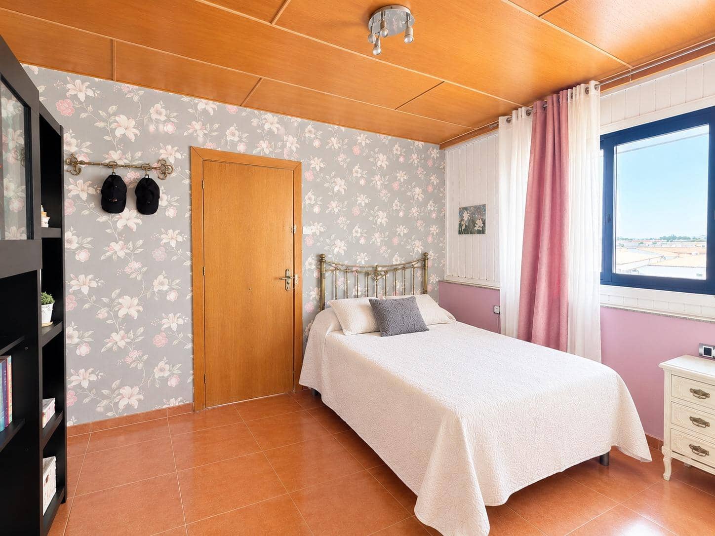 4 bedroom Penthouse for sale in Roquetas de Mar with garage - € 240,000 (Ref: 9851898)