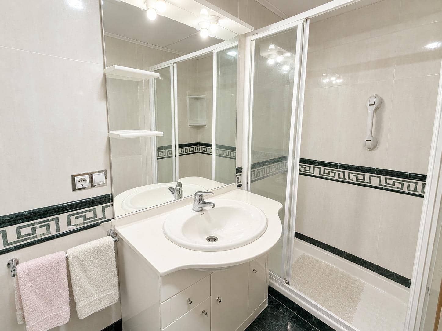 4 bedroom Penthouse for sale in Roquetas de Mar with garage - € 240,000 (Ref: 9851898)