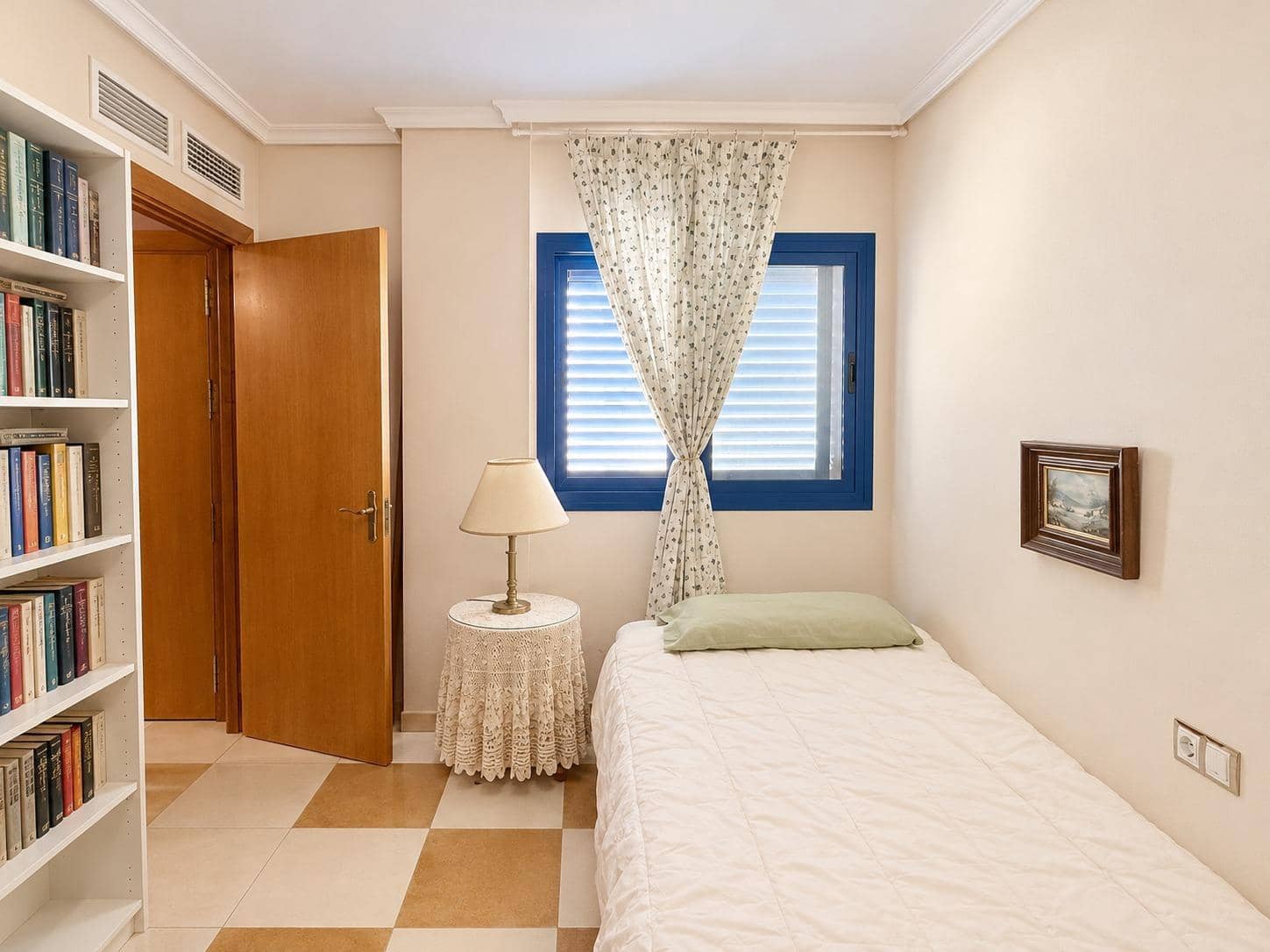 4 bedroom Penthouse for sale in Roquetas de Mar with garage - € 240,000 (Ref: 9851898)