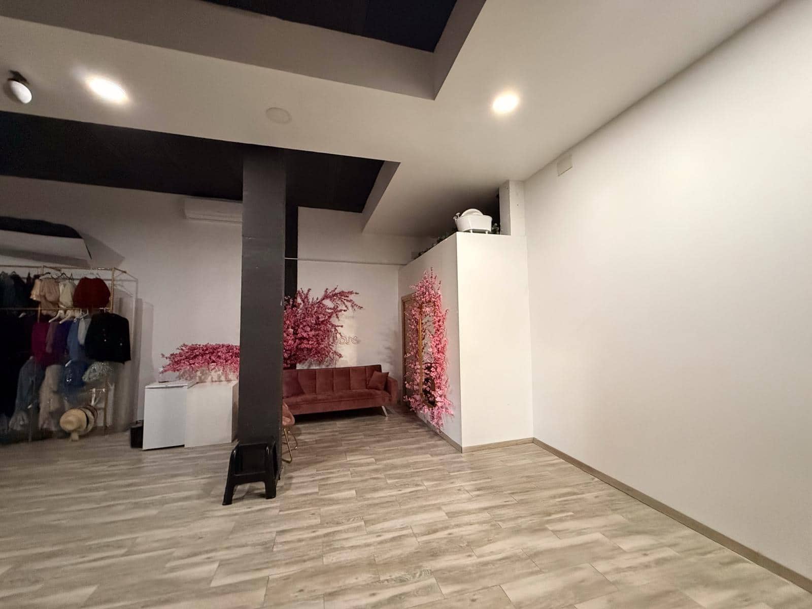 Commerciale in vendita in El Parador de las Hortichuelas - 140.000 € (Rif: 9870243)