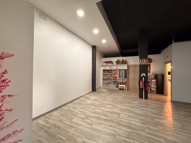 Commerciale in vendita in El Parador de las Hortichuelas, Roquetas de Mar - 140.000 € (Rif: 9870243)
