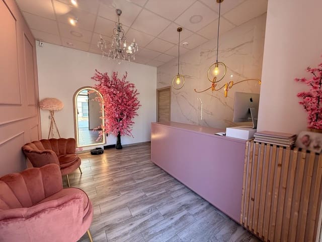 Commerciale in vendita in El Parador de las Hortichuelas, Roquetas de Mar - 140.000 € (Rif: 9870243)