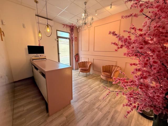 Commerciale in vendita in El Parador de las Hortichuelas, Roquetas de Mar - 140.000 € (Rif: 9870243)