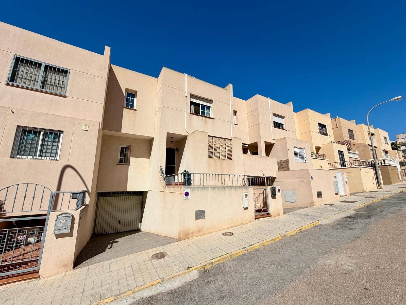 3 soveværelse Rækkehus til salg i Aguadulce (Almeria) med garage - € 280.000 (Ref: 9876568)