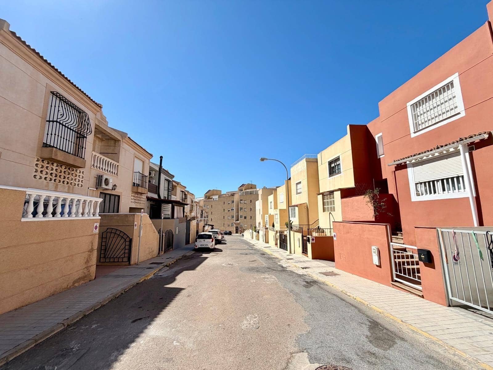 3 soveværelse Rækkehus til salg i Aguadulce (Almeria) med garage - € 280.000 (Ref: 9876568)