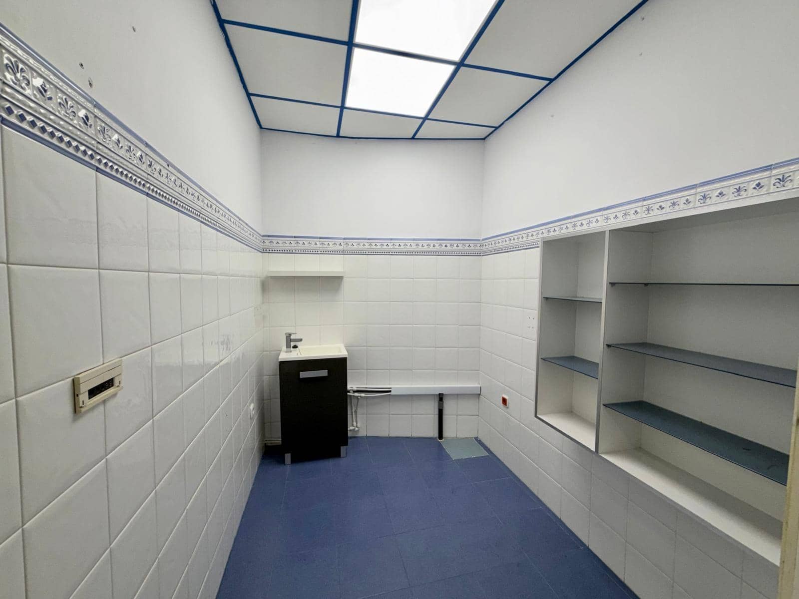 Comercial para venda em Almeria cidade - 120 000 € (Ref: 9892501)