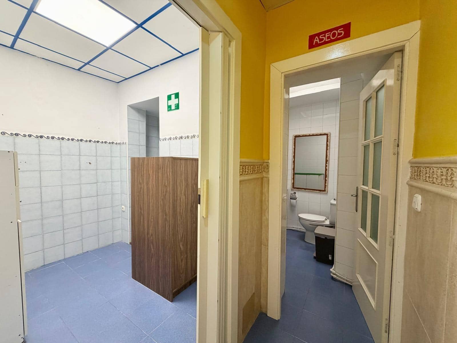 Comercial para venda em Almeria cidade - 120 000 € (Ref: 9892501)