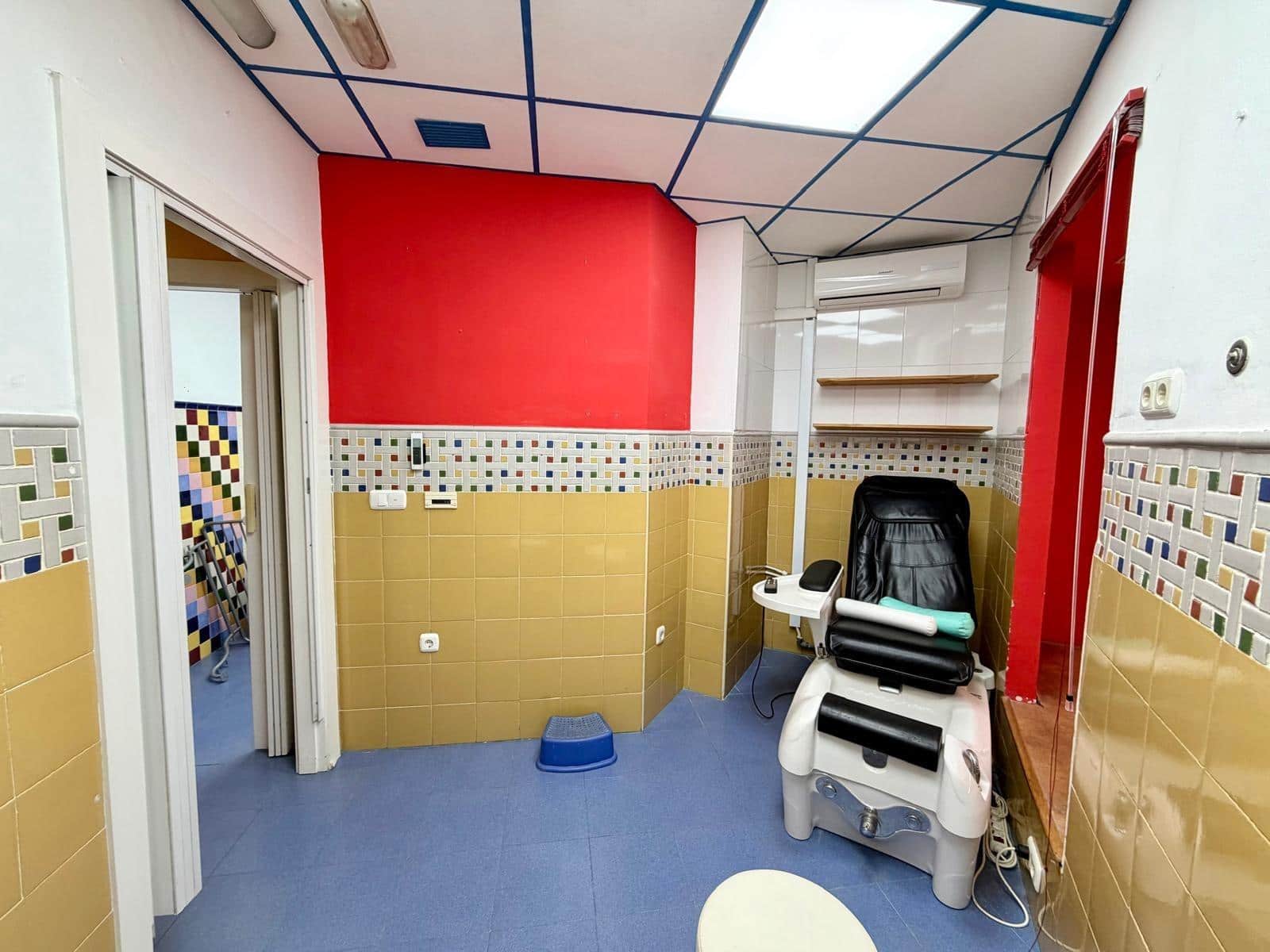 Comercial para venda em Almeria cidade - 120 000 € (Ref: 9892501)