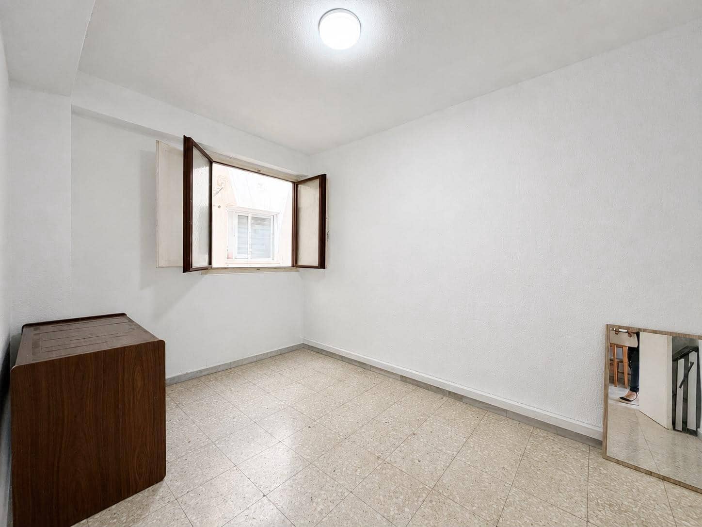 Piso de 3 habitaciones en Almería ciudad en venta - 130.000 € (Ref: 9892502)