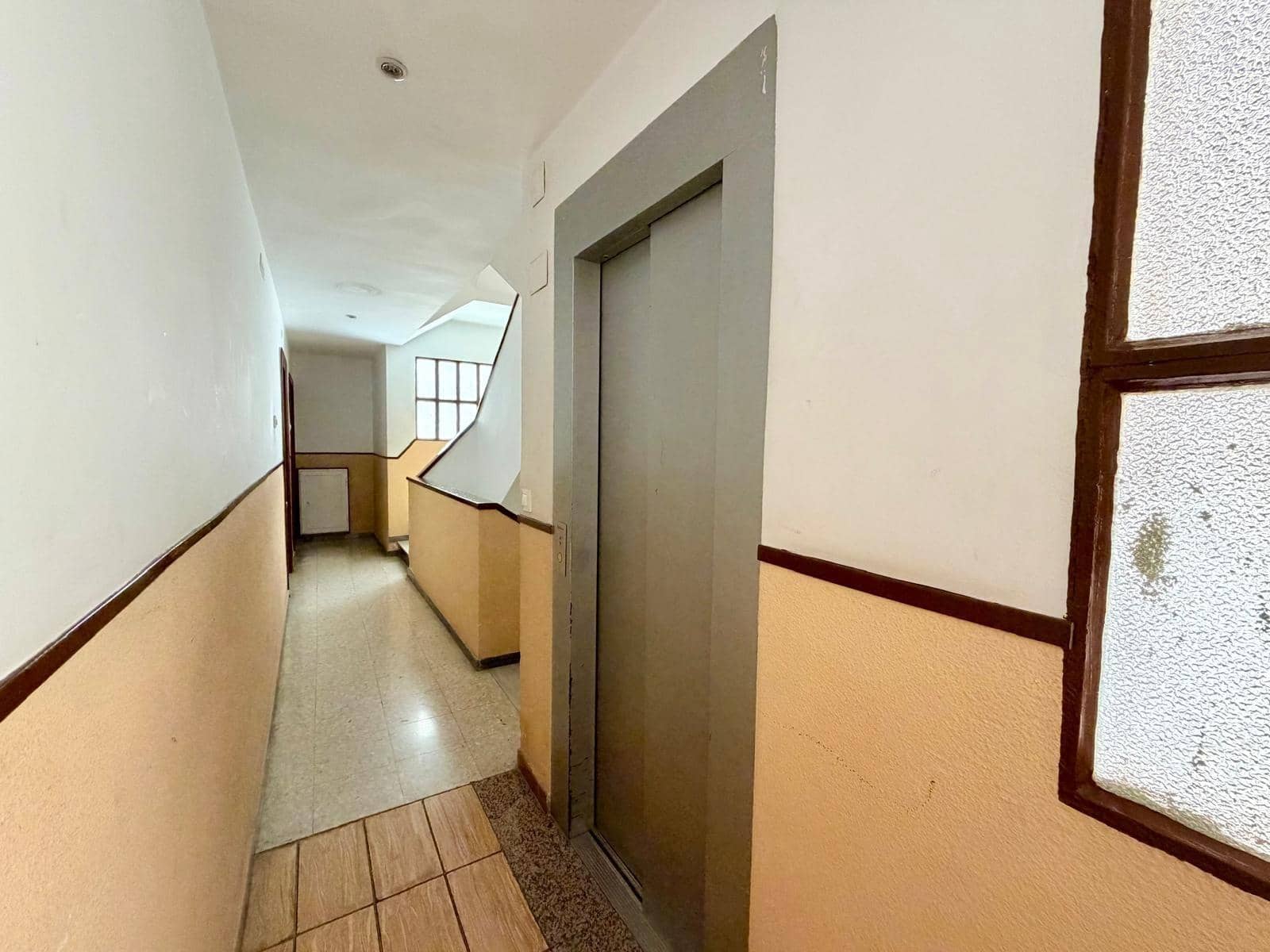 Piso de 3 habitaciones en Almería ciudad en venta - 130.000 € (Ref: 9892502)