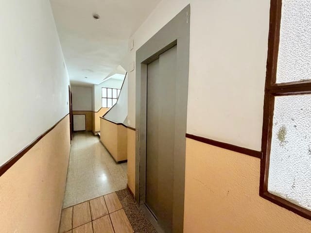 Piso de 3 habitaciones en Almería ciudad en venta - 130.000 € (Ref: 9892502)