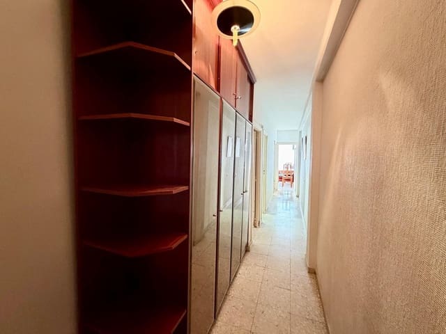 Piso de 3 habitaciones en Almería ciudad en venta - 130.000 € (Ref: 9892502)