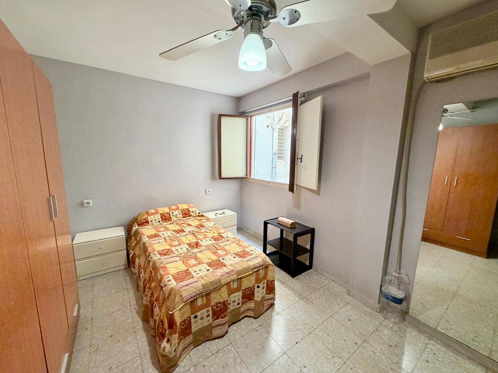 Piso de 3 habitaciones en Almería ciudad en venta - 130.000 € (Ref: 9892502)