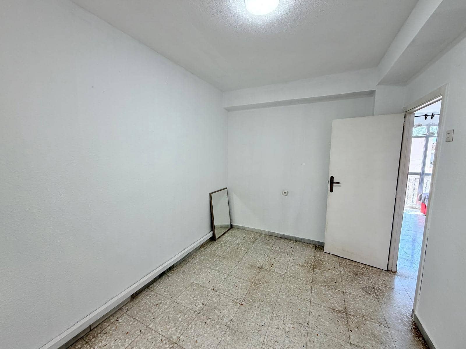 Piso de 3 habitaciones en Almería ciudad en venta - 130.000 € (Ref: 9892502)