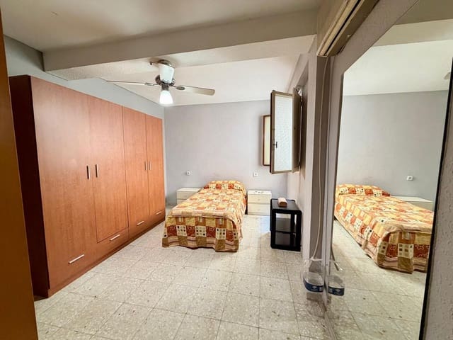 Piso de 3 habitaciones en Almería ciudad en venta - 130.000 € (Ref: 9892502)
