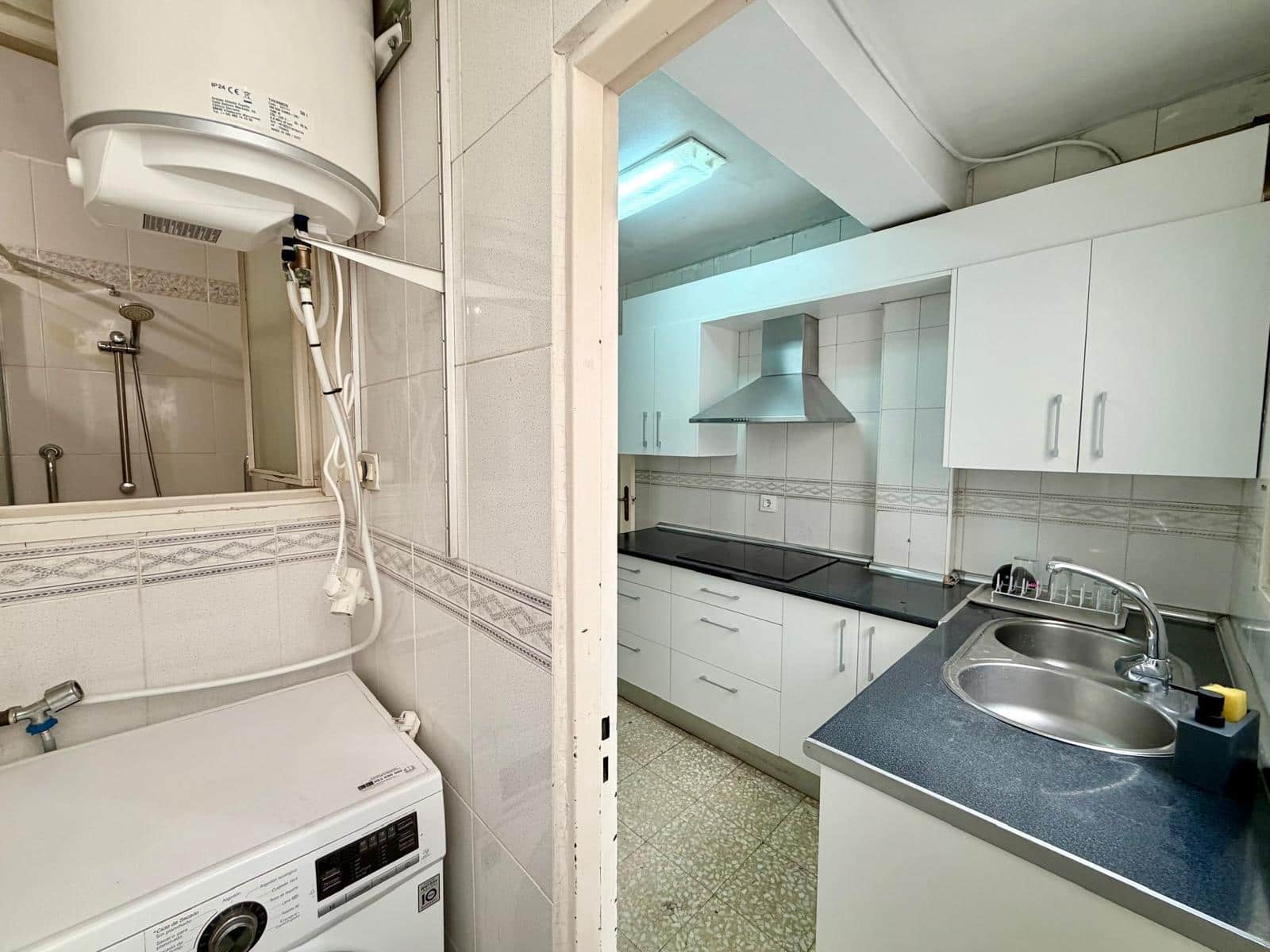 Piso de 3 habitaciones en Almería ciudad en venta - 130.000 € (Ref: 9892502)