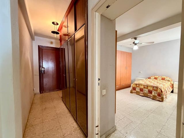 Piso de 3 habitaciones en Almería ciudad en venta - 130.000 € (Ref: 9892502)