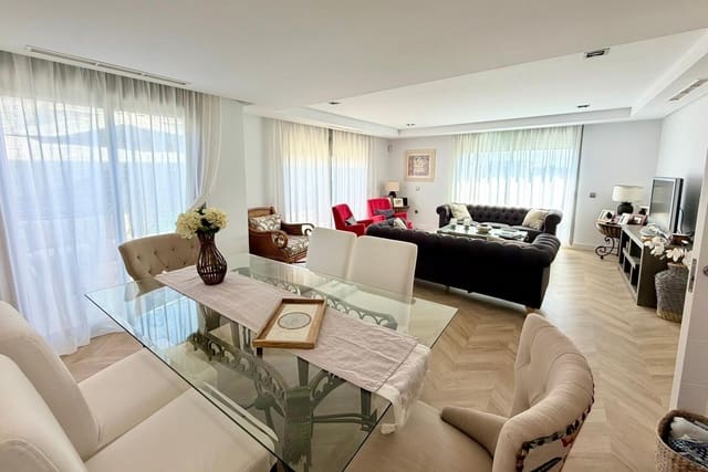4 bedroom Villa for sale in Almería city with pool garage - € 850,000 (Ref: 9920562)