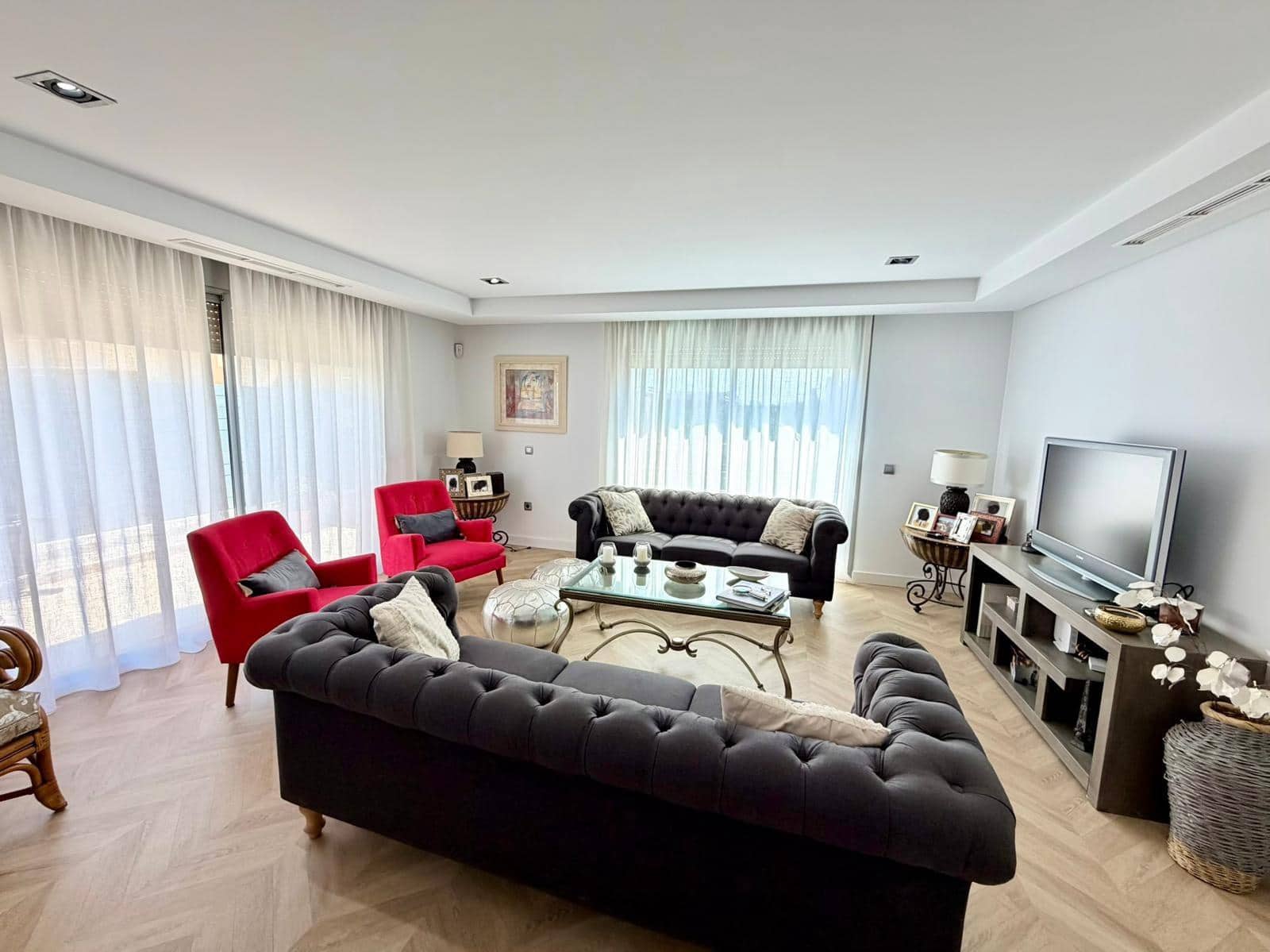 4 bedroom Villa for sale in Almeria city with pool garage - € 850,000 (Ref: 9920562)
