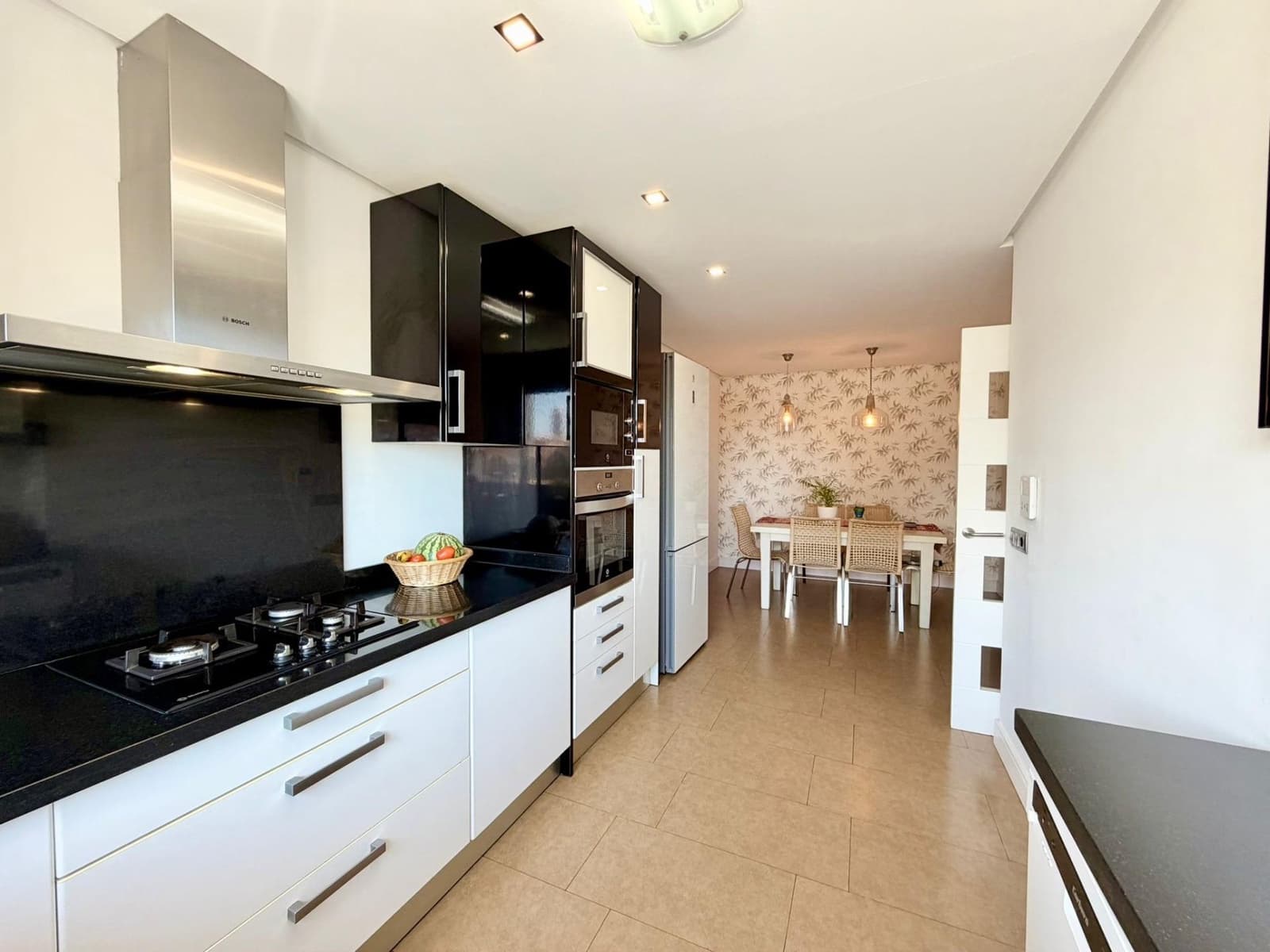 4 bedroom Villa for sale in Almeria city with pool garage - € 850,000 (Ref: 9920562)
