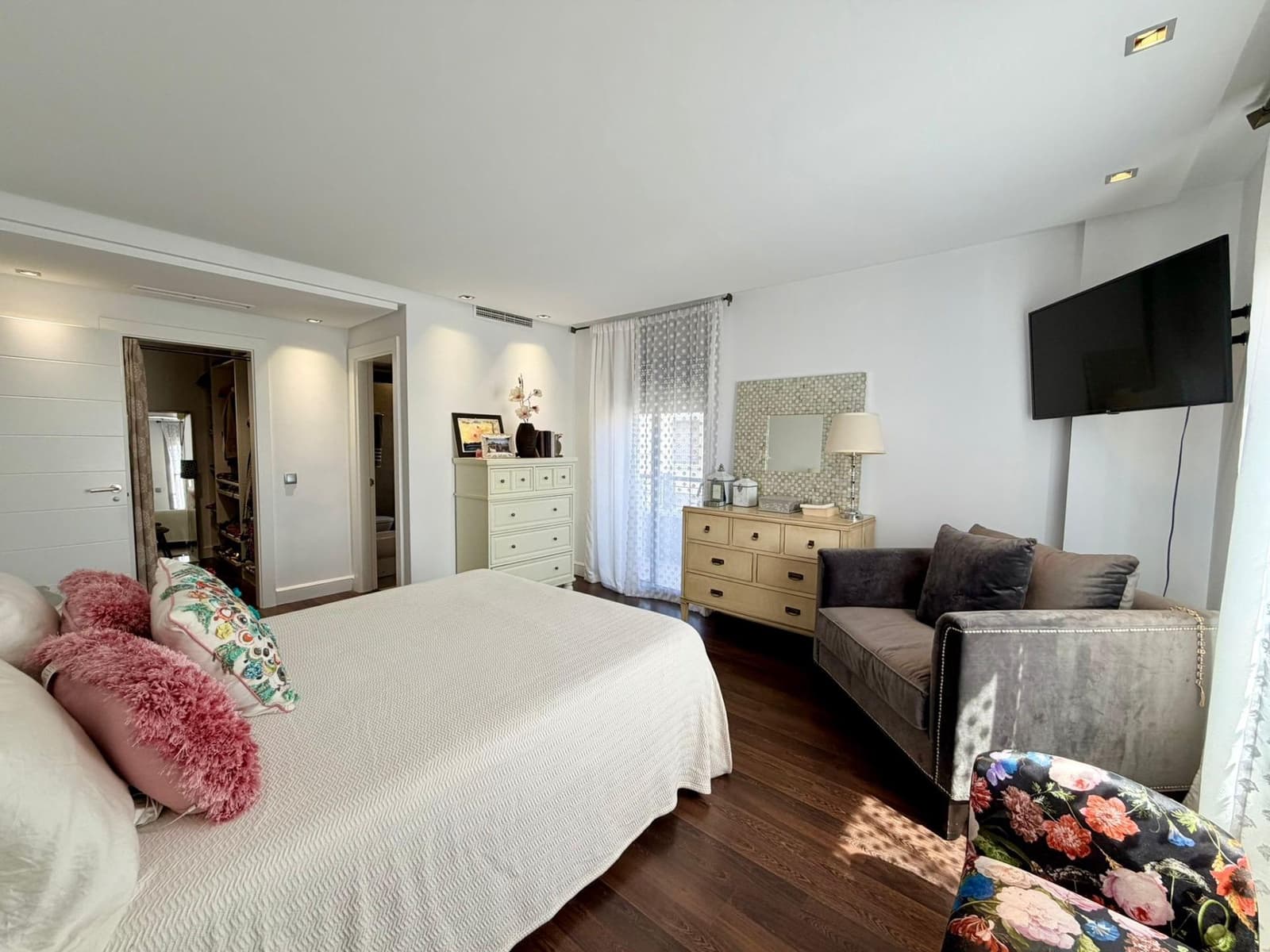 4 bedroom Villa for sale in Almeria city with pool garage - € 850,000 (Ref: 9920562)