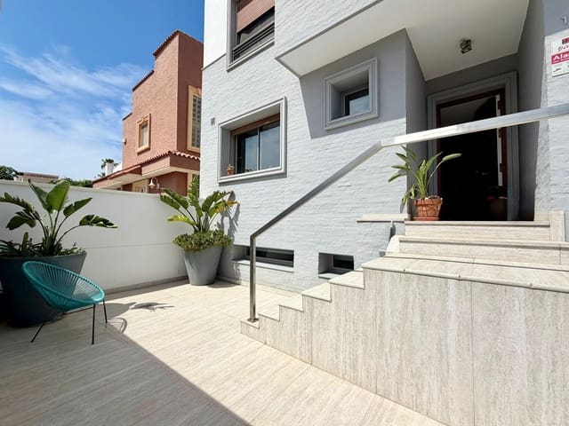 4 bedroom Villa for sale in Almería city with pool garage - € 850,000 (Ref: 9920562)