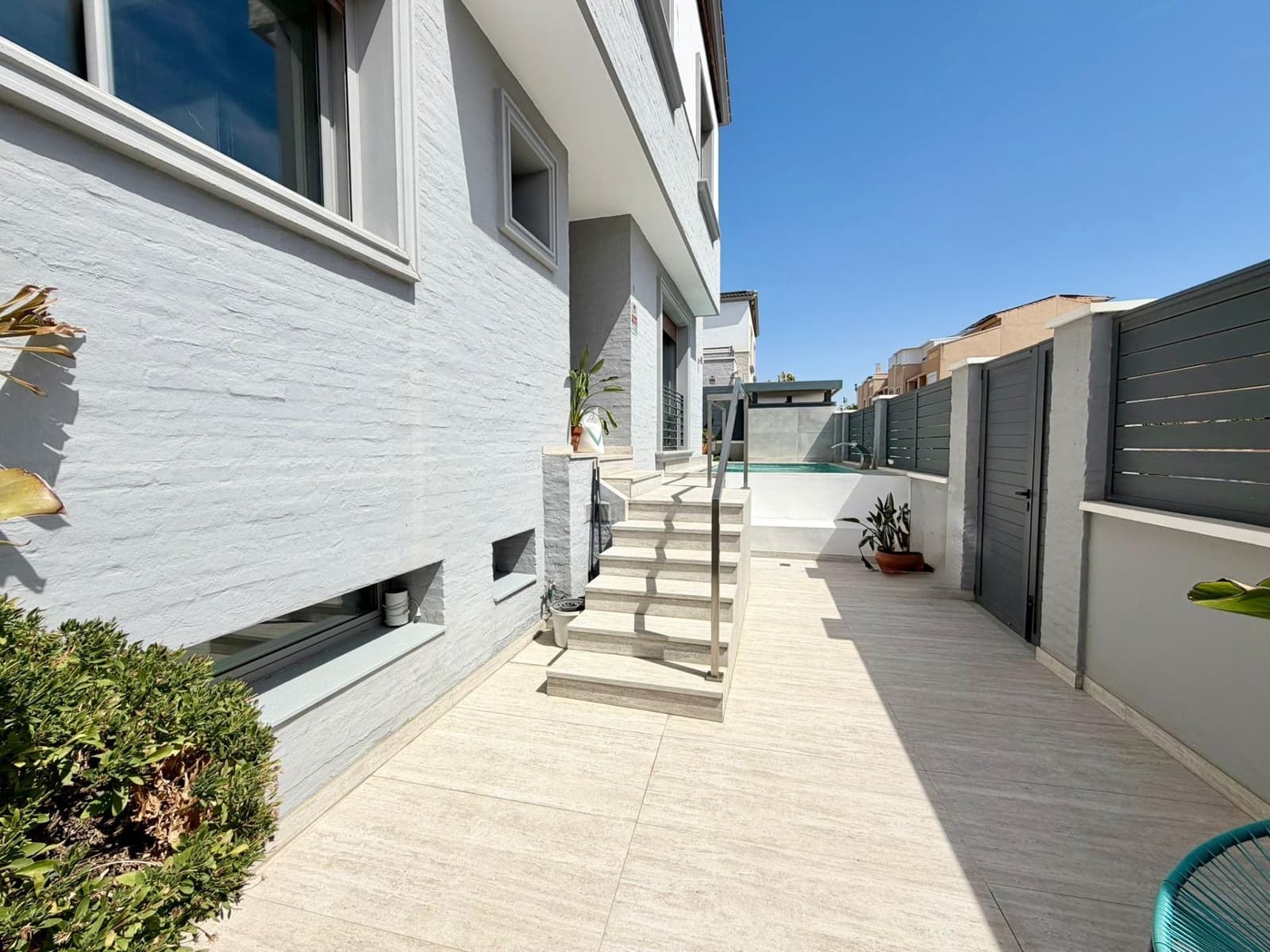 4 bedroom Villa for sale in Almeria city with pool garage - € 850,000 (Ref: 9920562)