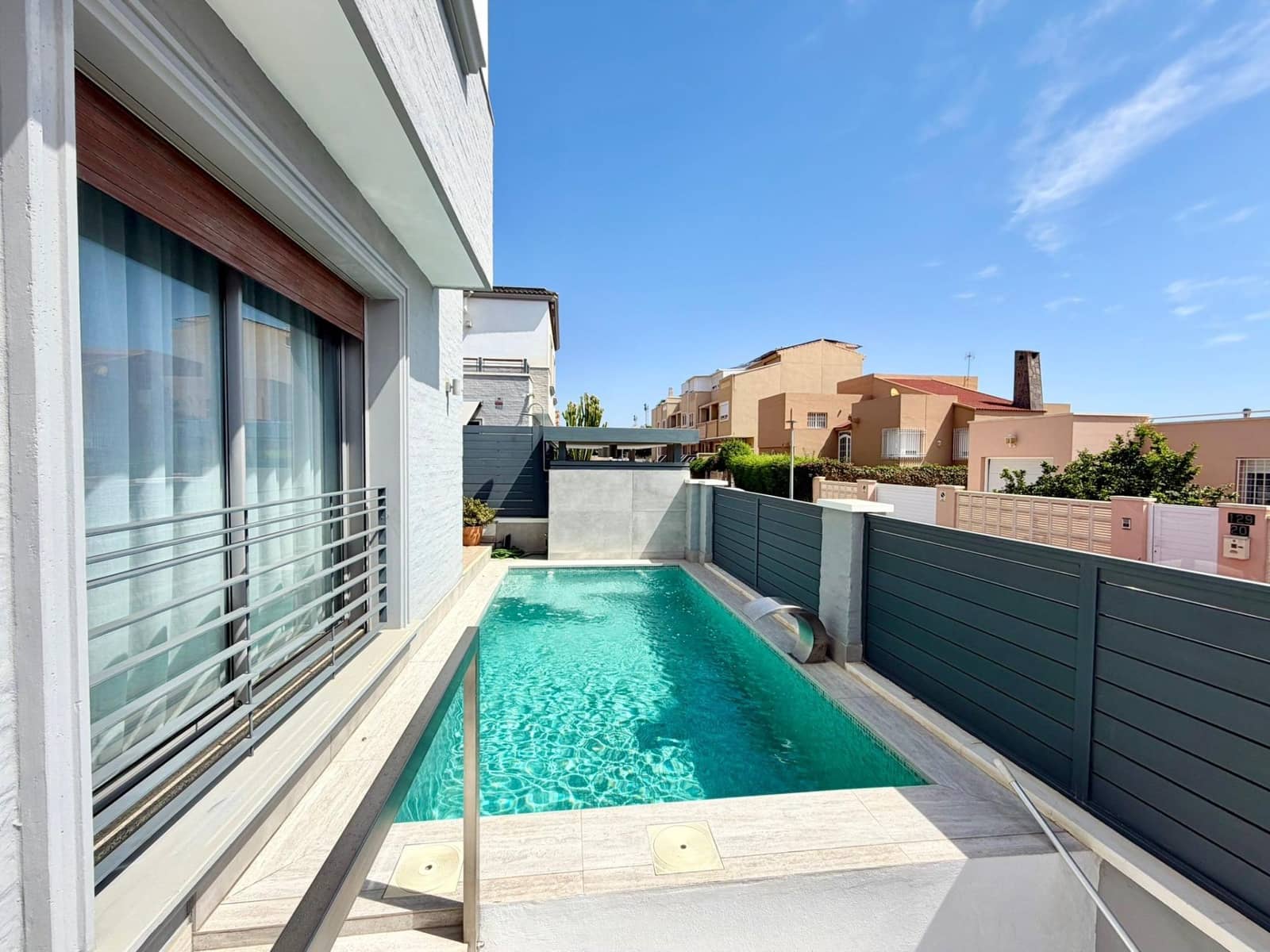 4 bedroom Villa for sale in Almeria city with pool garage - € 850,000 (Ref: 9920562)